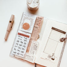 Load image into Gallery viewer, PREORDER - JD107F - Hobonichi Weeks Regular/Mega - White-Print Floral Clear Cover with pockets
